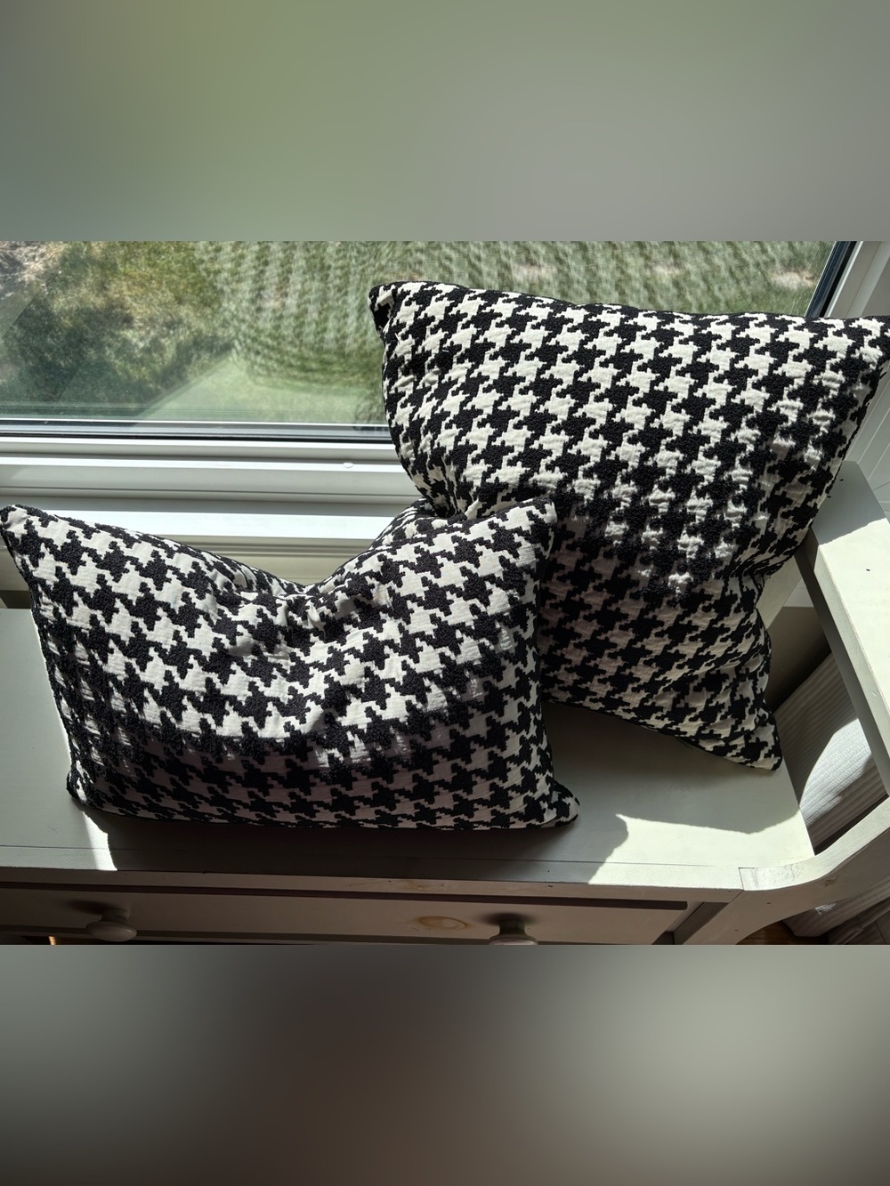 Accent Pillows (set of 2) Black/white Houndstooth pattern